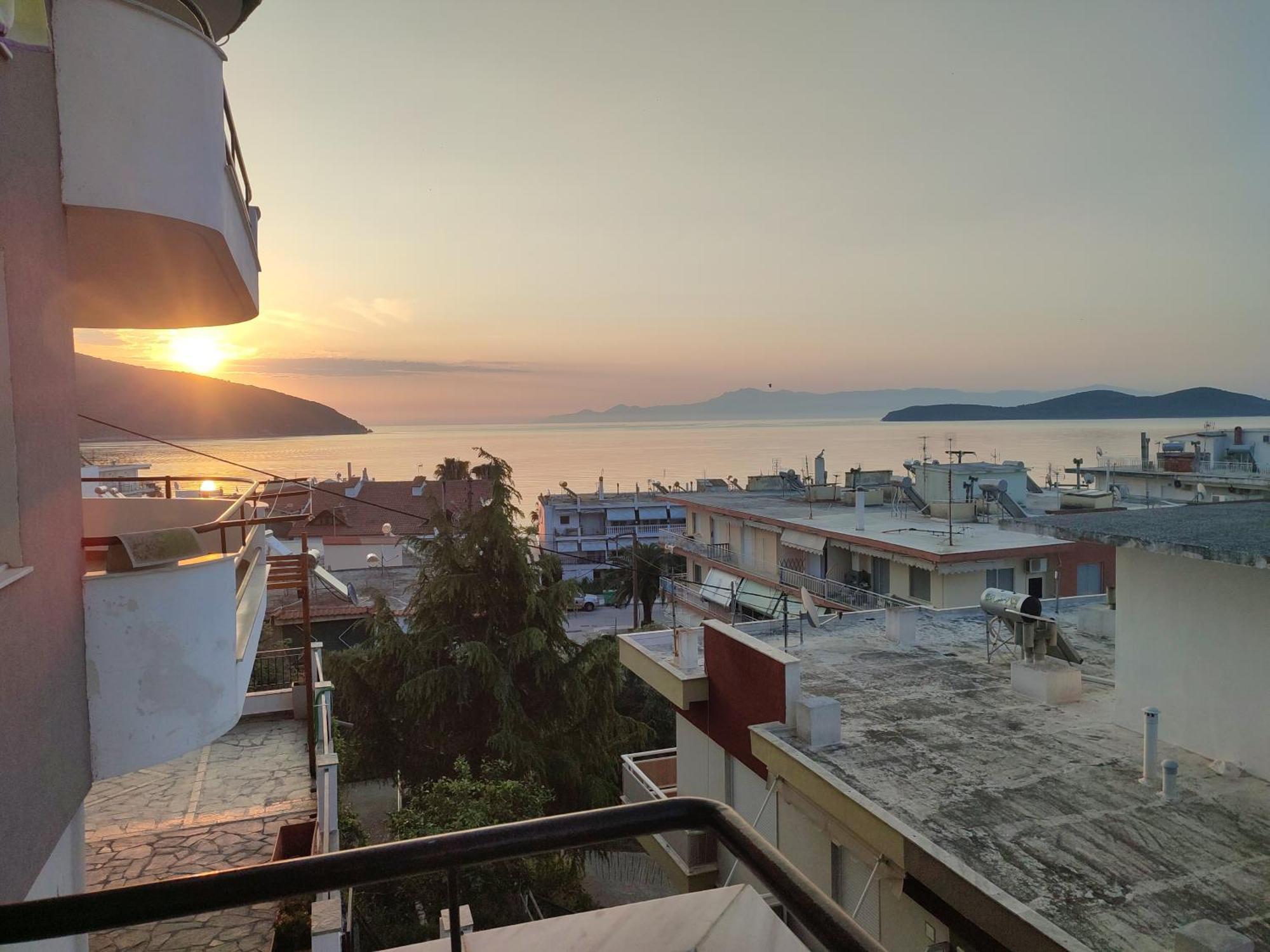 Seagull Apartments Néa Péramos Екстериор снимка
